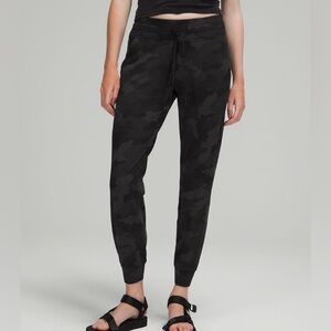 Lululemon Ready to Rulu HR 7/8 Jogger size 6 29” inseam camo Gorpcore athleisure